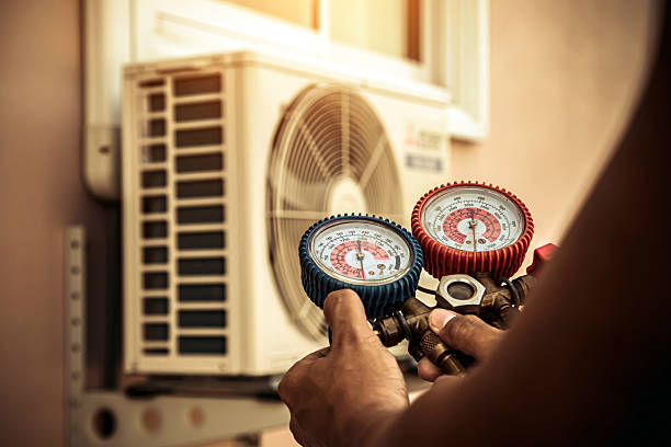 Professional Hvac Installation technician working in Bellevue, KY